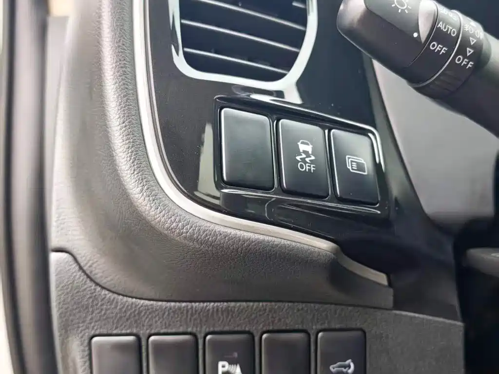 Mitsubishi Outlander — фото 10