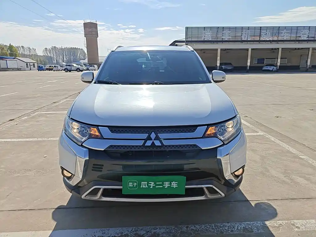Mitsubishi Outlander — фото 2