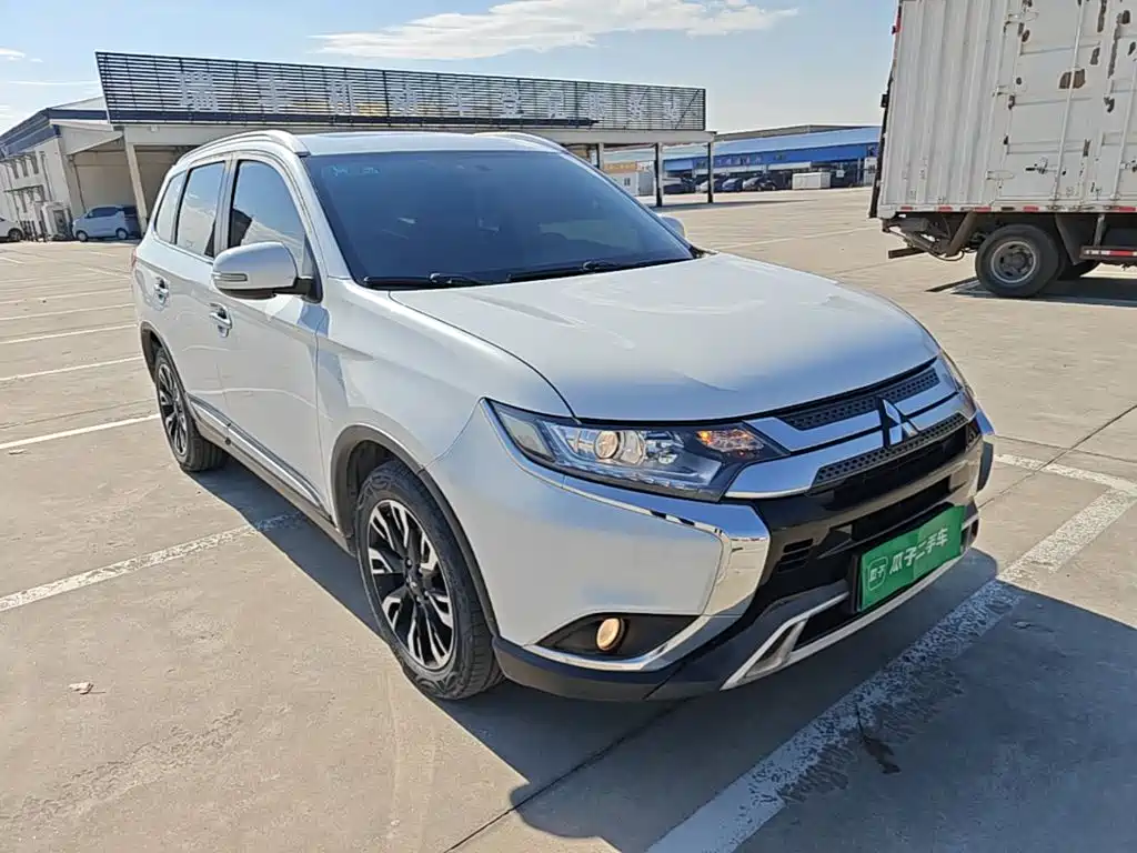 Mitsubishi Outlander — фото 3