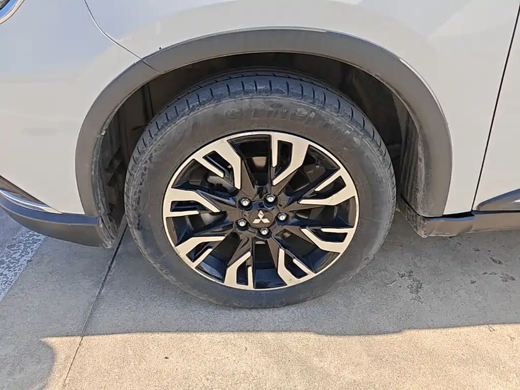 Mitsubishi Outlander — фото 22