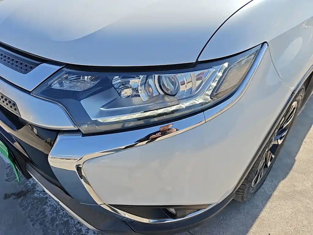 Mitsubishi Outlander — фото 23