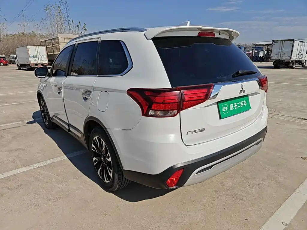 Mitsubishi Outlander — фото 4