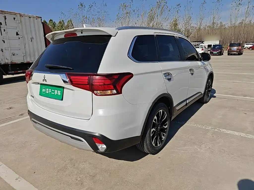 Mitsubishi Outlander — фото 6