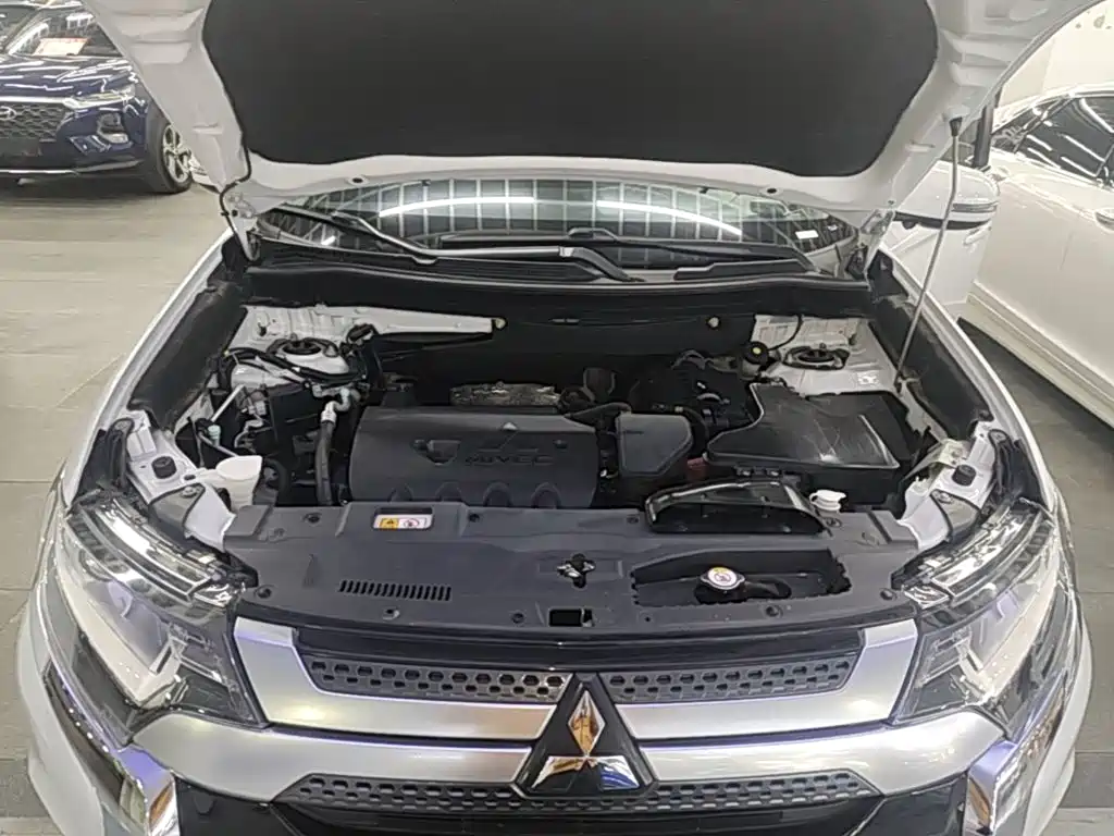 Mitsubishi Outlander — фото 19