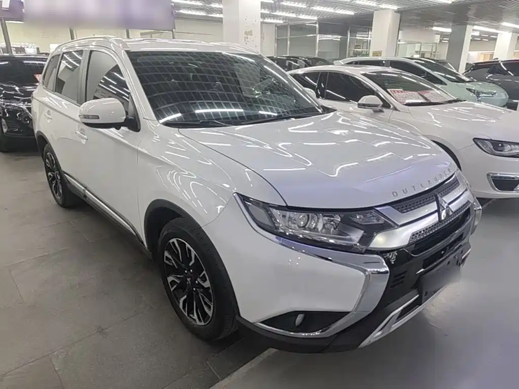 Mitsubishi Outlander — фото 3