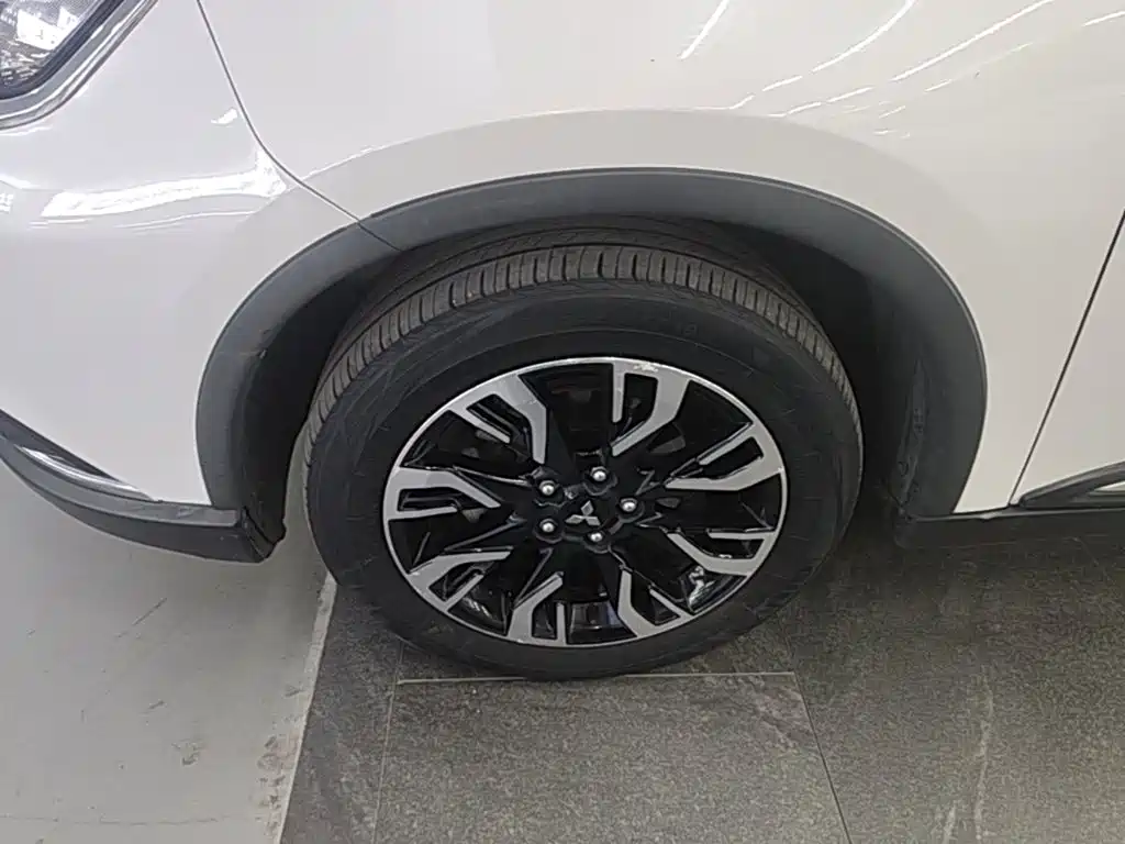 Mitsubishi Outlander — фото 22