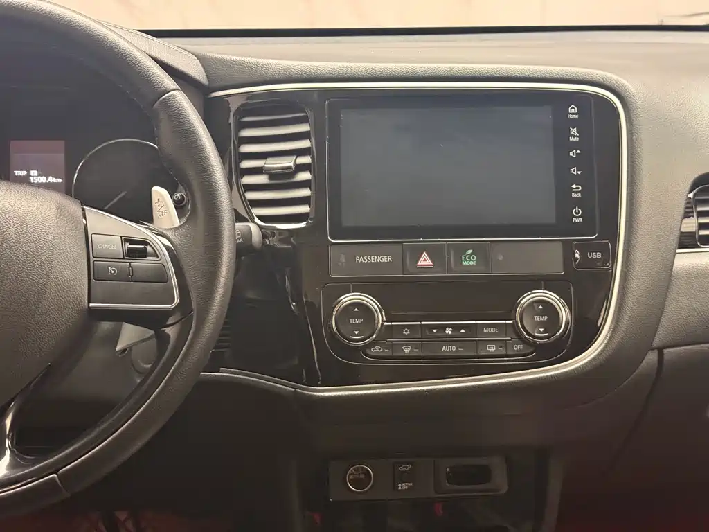 Mitsubishi Outlander — фото 11