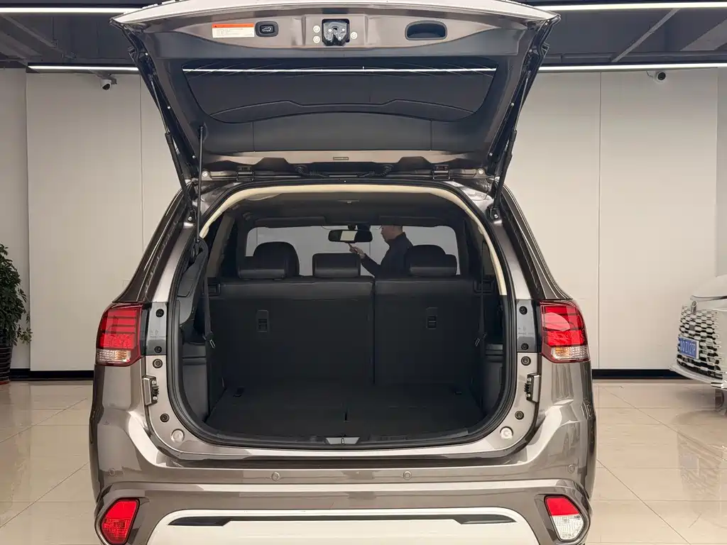Mitsubishi Outlander — фото 17
