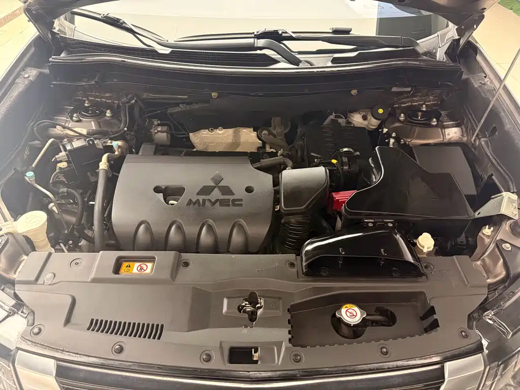 Mitsubishi Outlander — фото 18