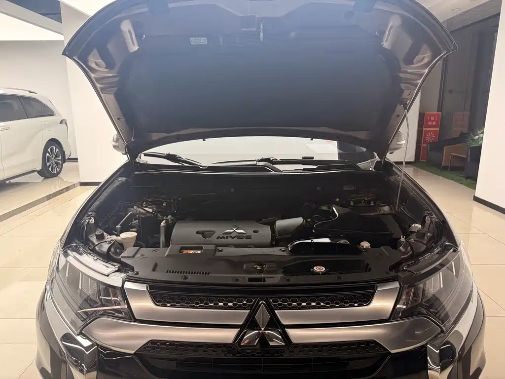 Mitsubishi Outlander — фото 19
