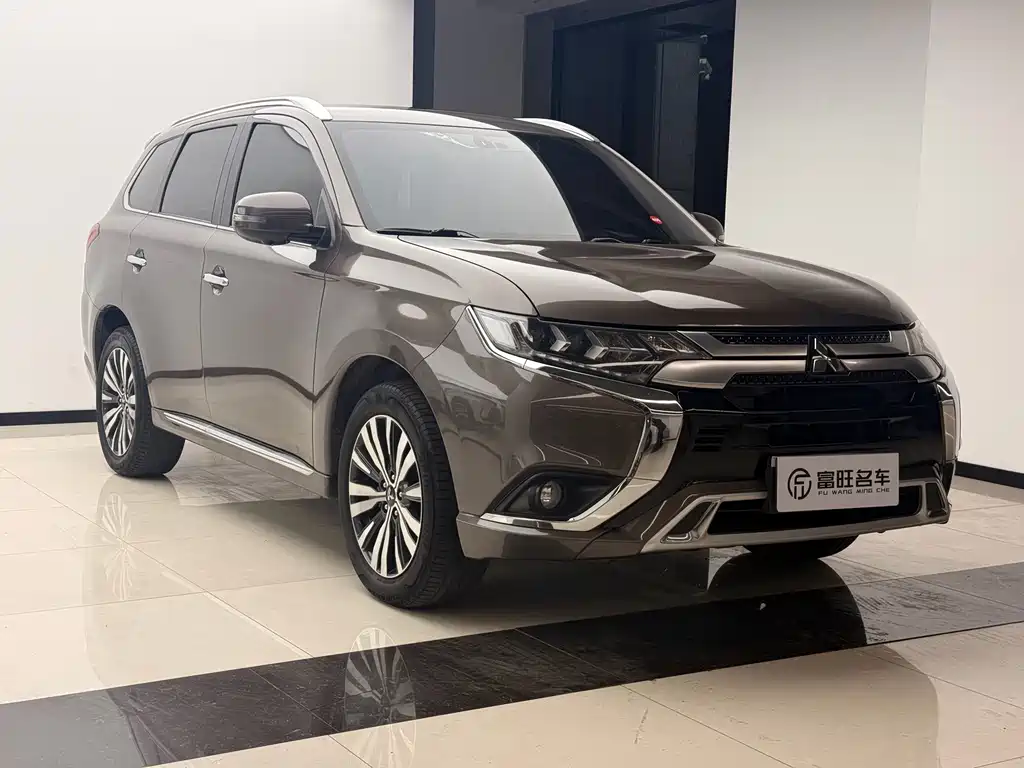 Mitsubishi Outlander — фото 3