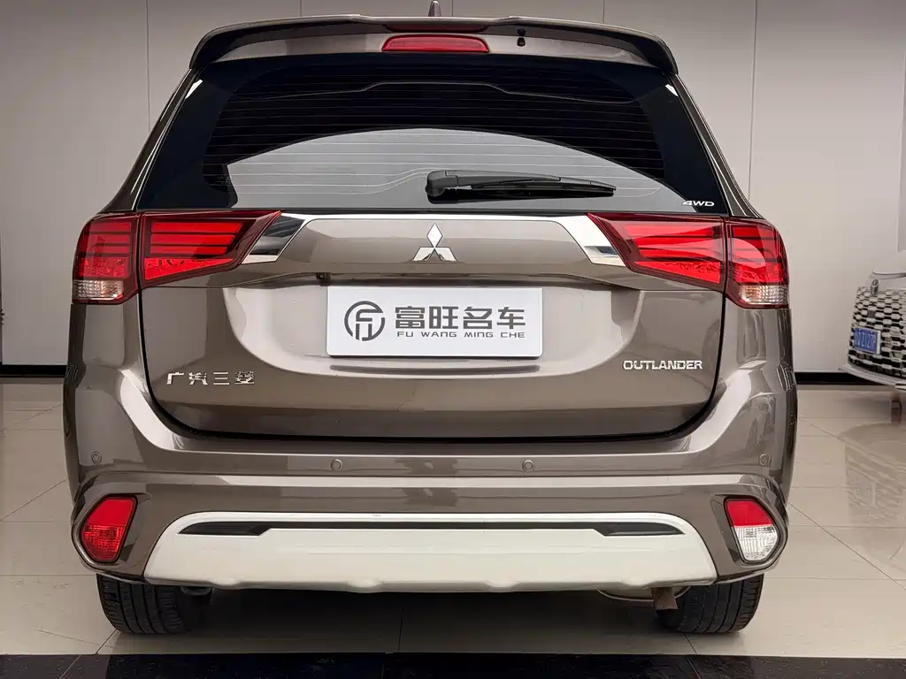 Mitsubishi Outlander — фото 21