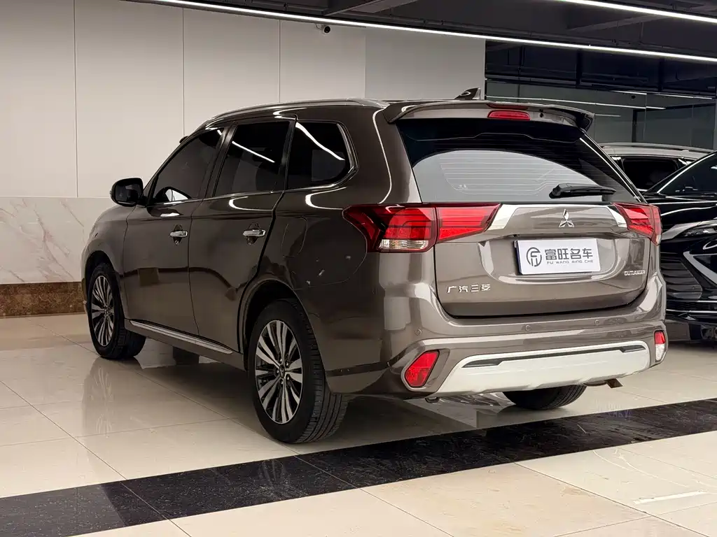 Mitsubishi Outlander — фото 24