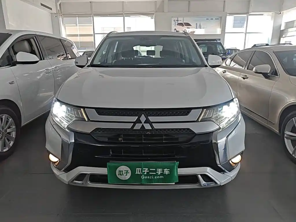 Mitsubishi Outlander — фото 2