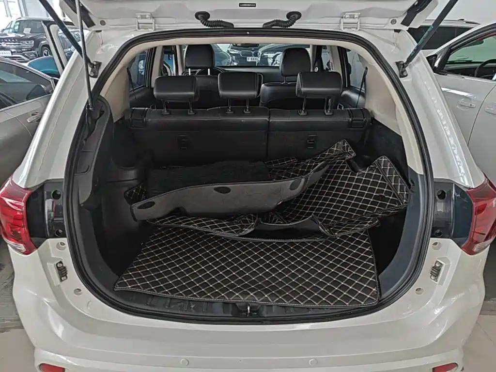 Mitsubishi Outlander — фото 18