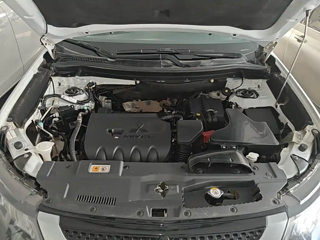 Mitsubishi Outlander — фото 19