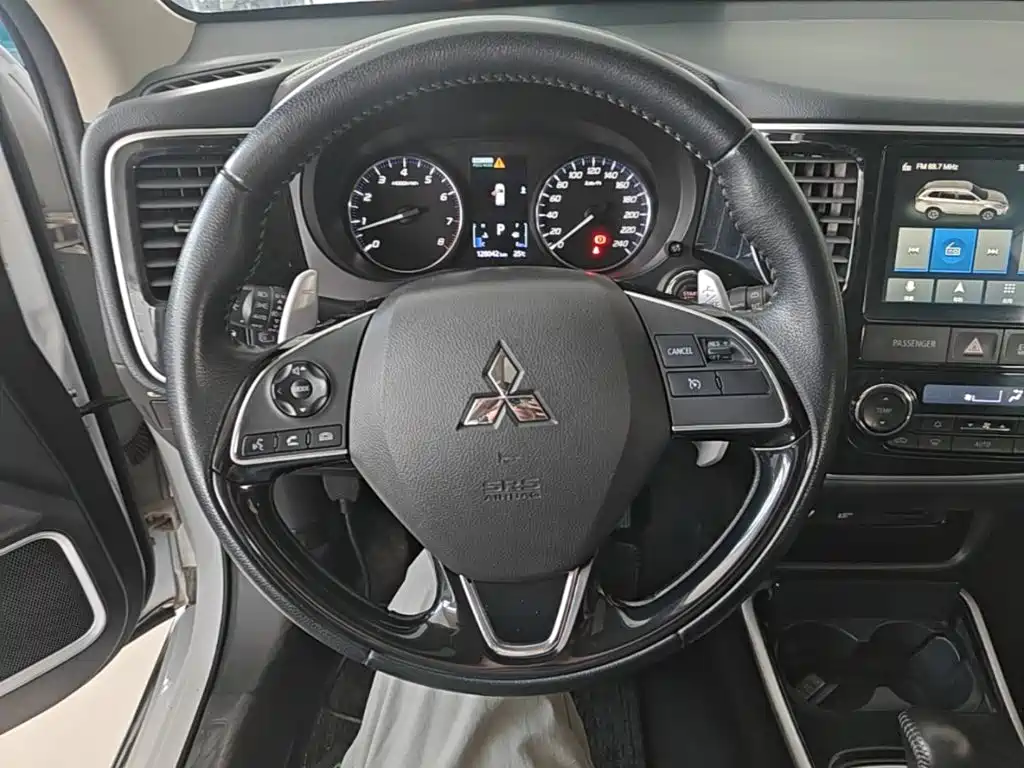 Mitsubishi Outlander — фото 10