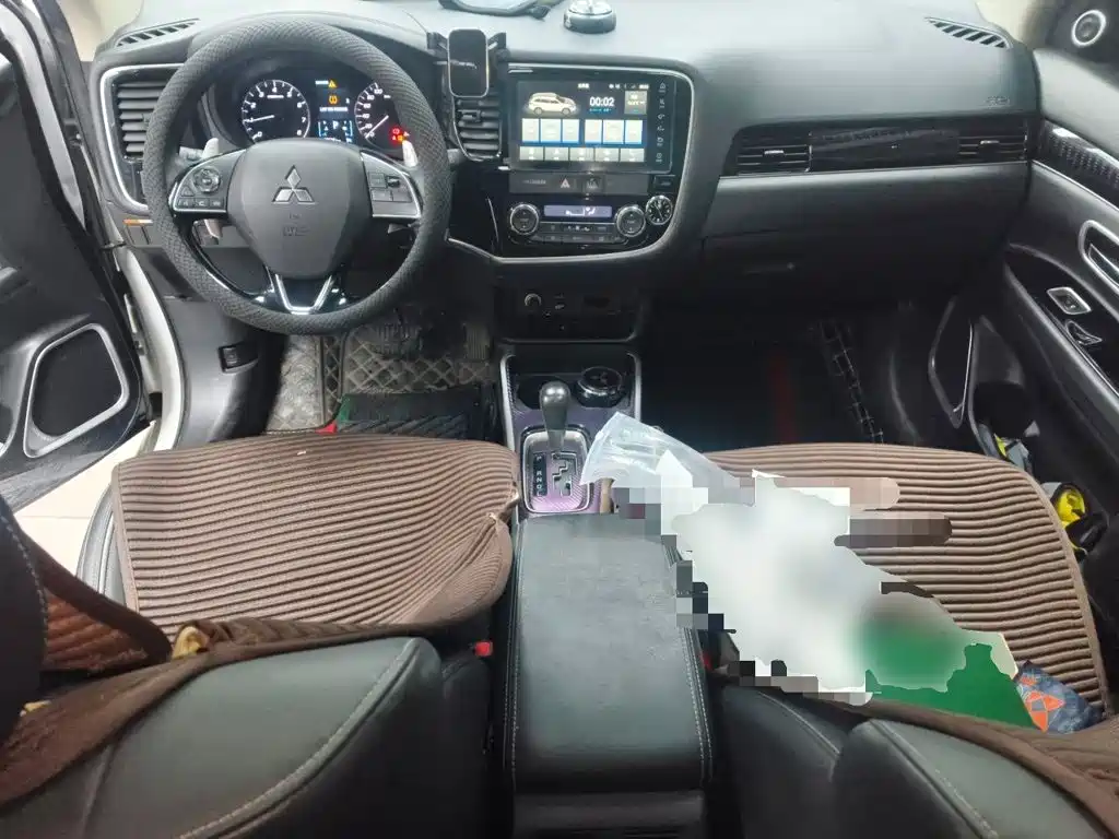 Mitsubishi Outlander — фото 10