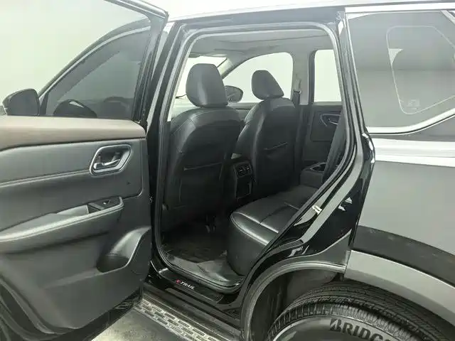 Nissan X-Trail — фото 11