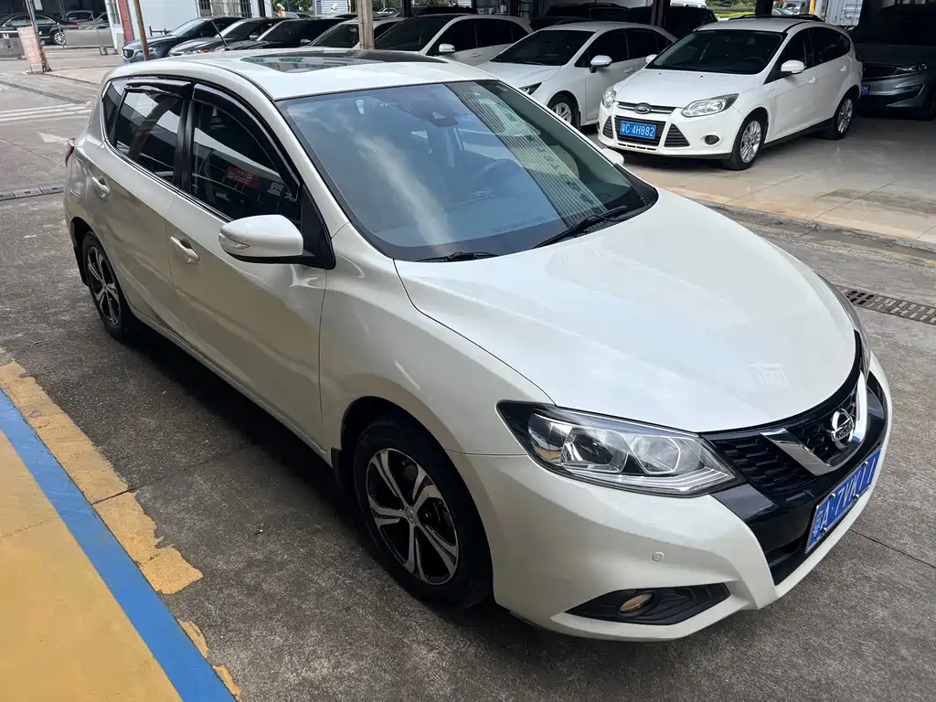 Nissan Tiida — фото 2