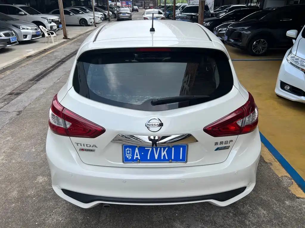Nissan Tiida — фото 4