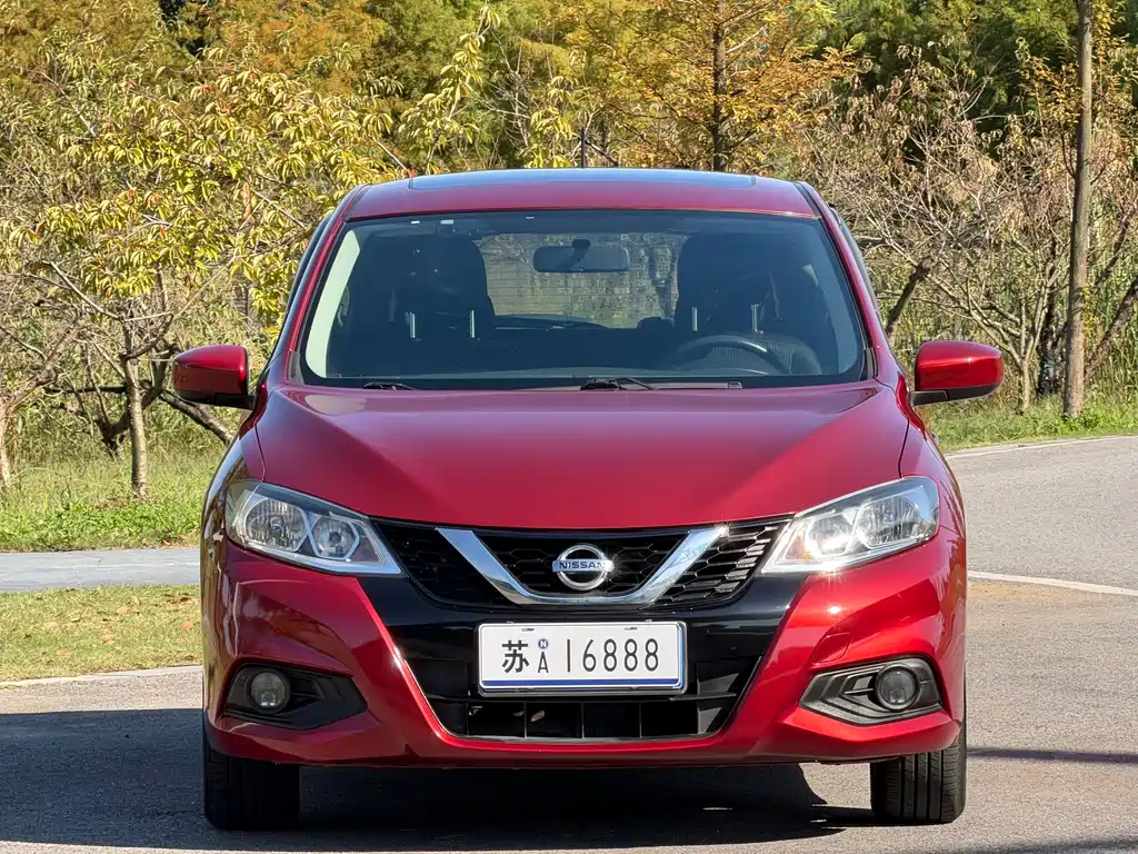 Nissan Tiida — фото 2