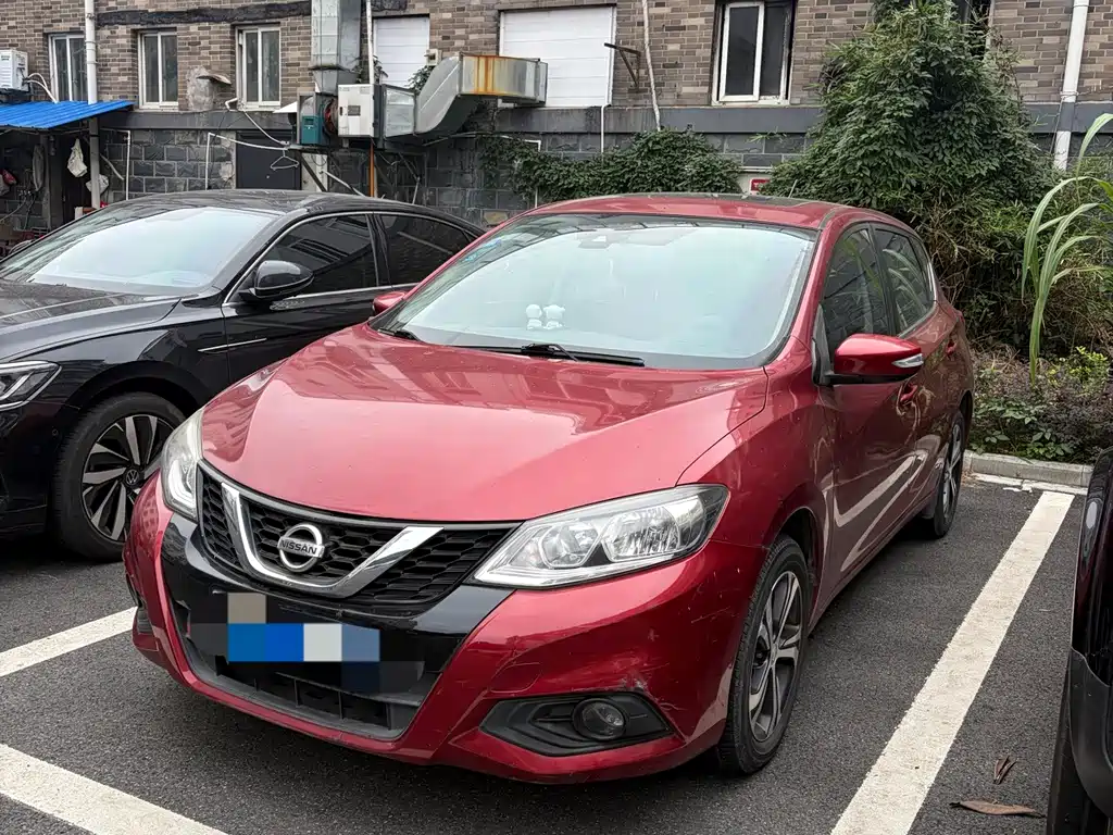 Nissan Tiida — фото 1