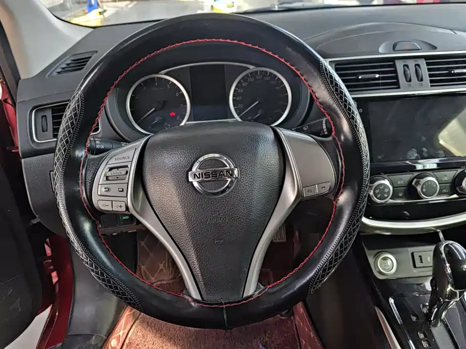 Nissan Tiida — фото 15