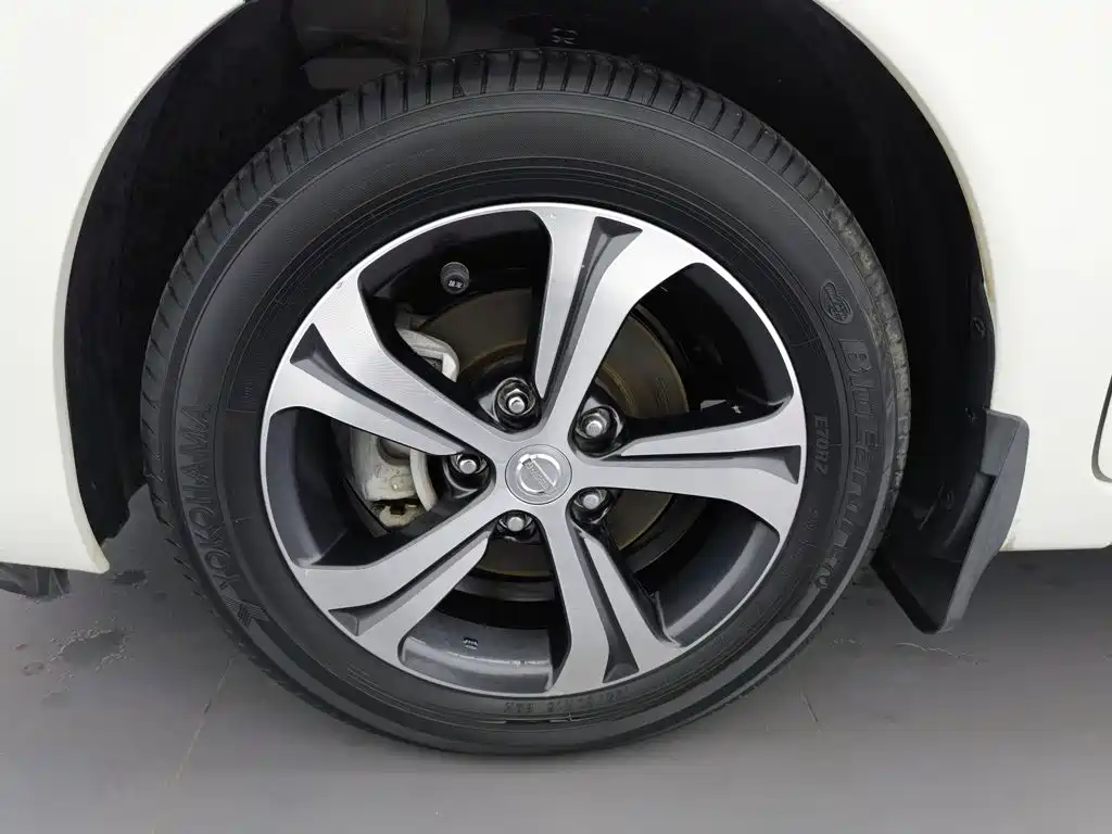 Nissan Tiida — фото 17