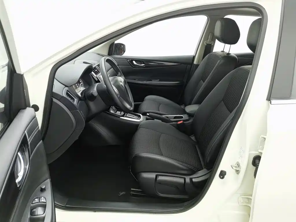 Nissan Tiida — фото 10