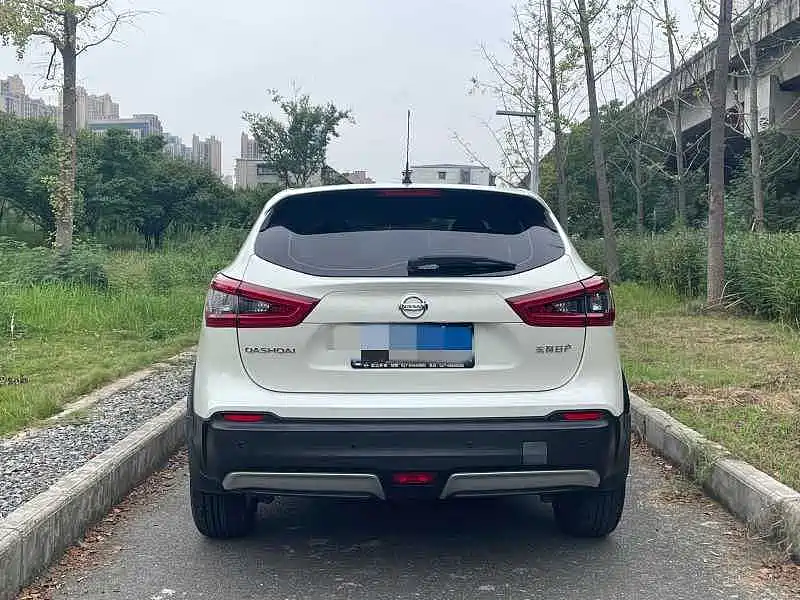 Nissan Qashqai — фото 11