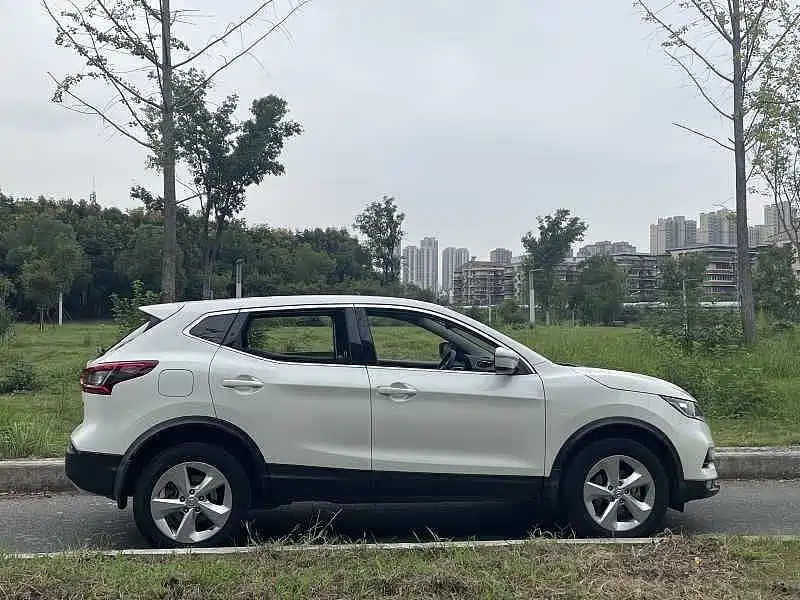 Nissan Qashqai — фото 10