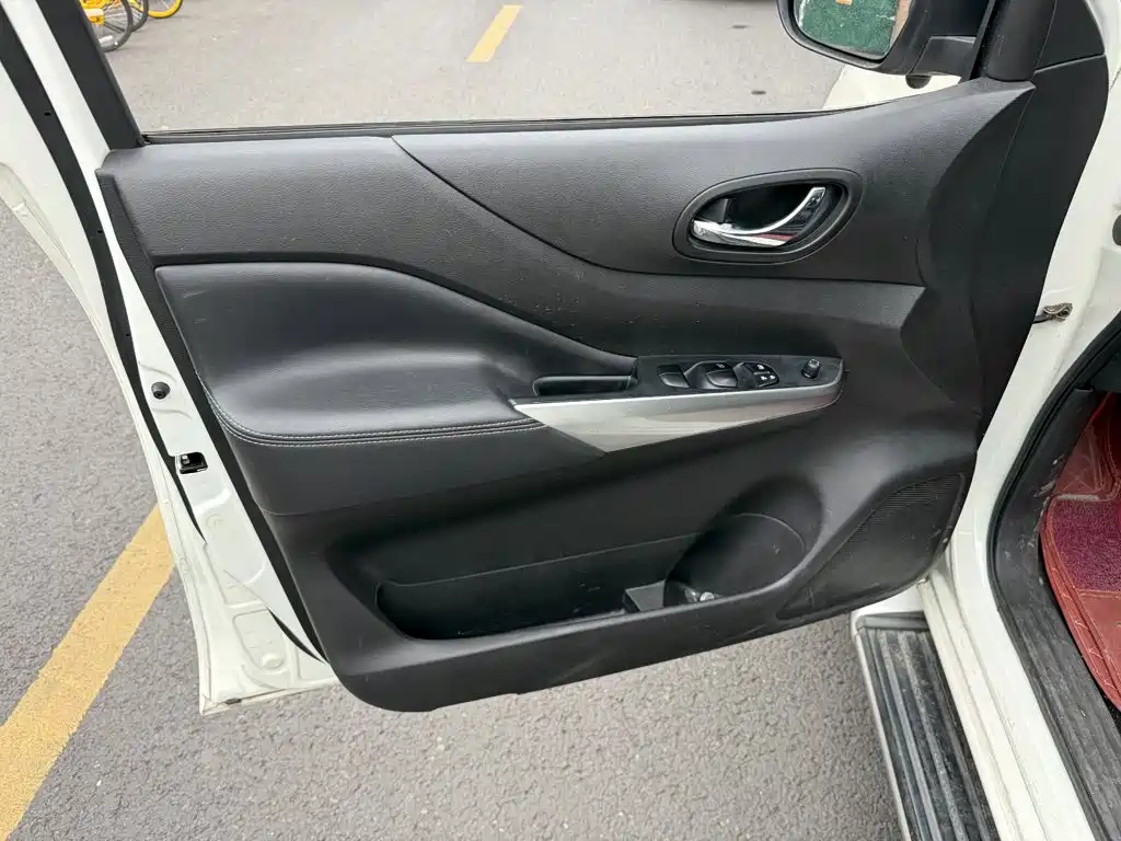 Nissan Terra — фото 6