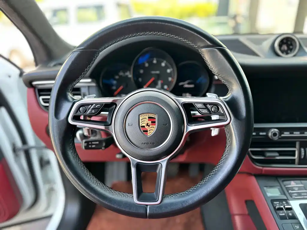 Porsche Macan — фото 9