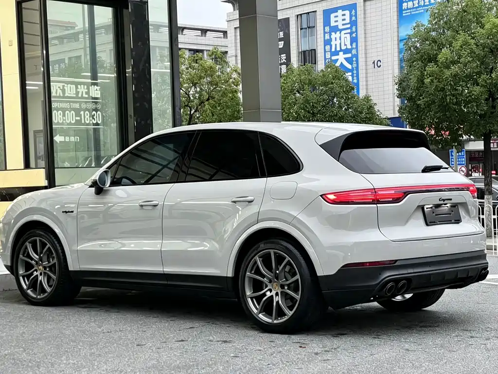 Porsche Cayenne Hybrid — фото 7