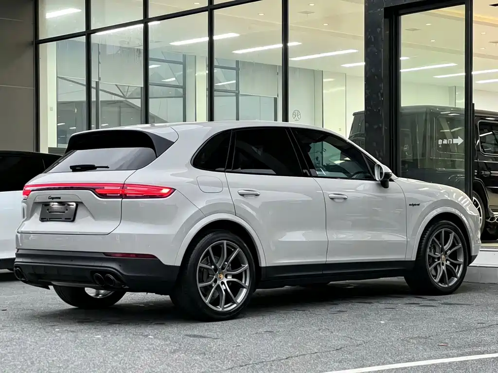 Porsche Cayenne Hybrid — фото 9