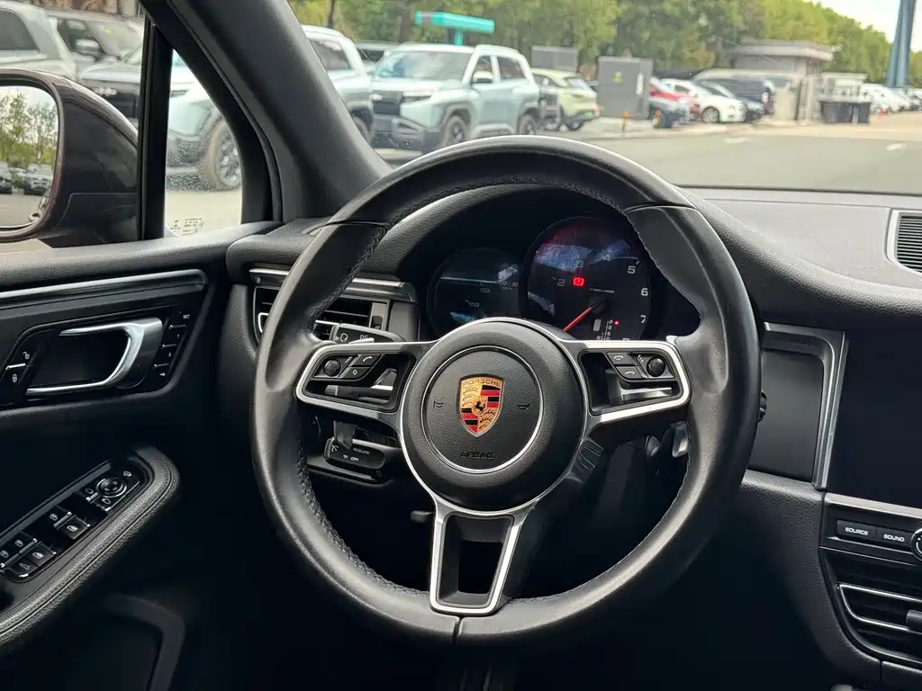 Porsche Macan — фото 10