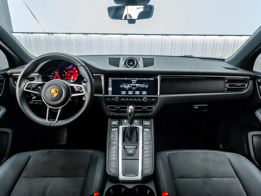 Porsche Macan — фото 15