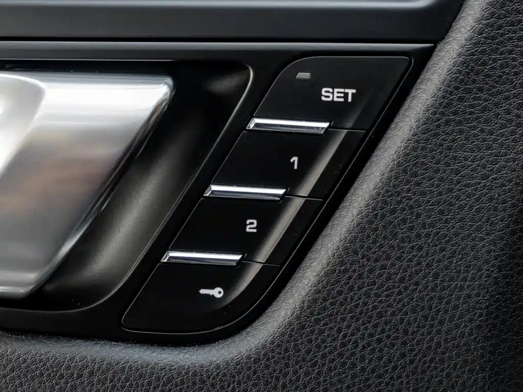 Porsche Macan — фото 25