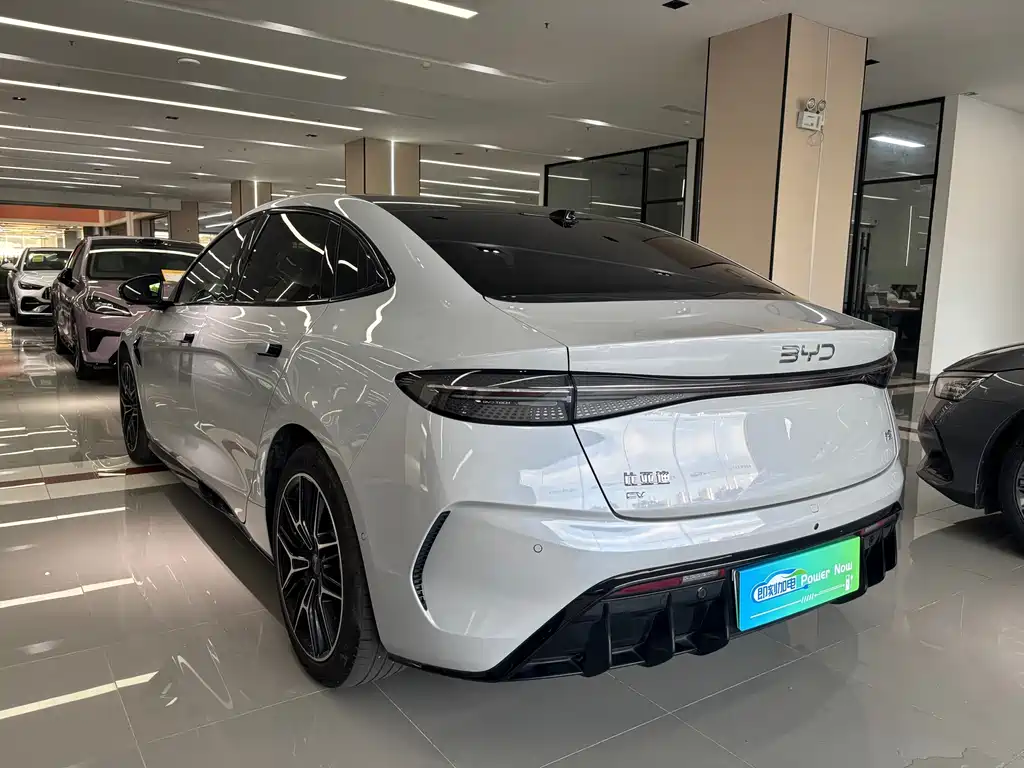 BYD Seal — фото 8