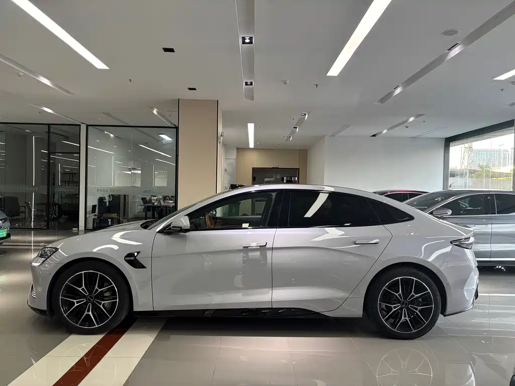 BYD Seal — фото 9