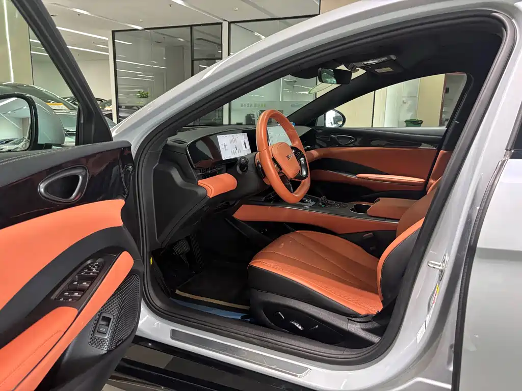 BYD Seal — фото 10