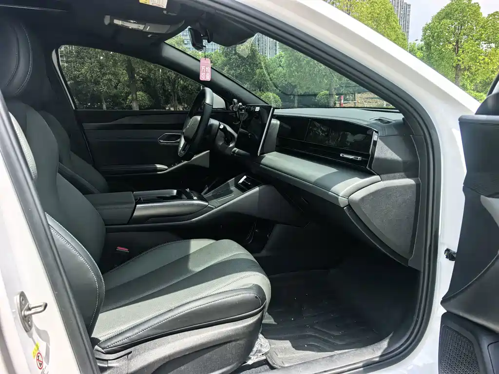 BYD Qin L — фото 11