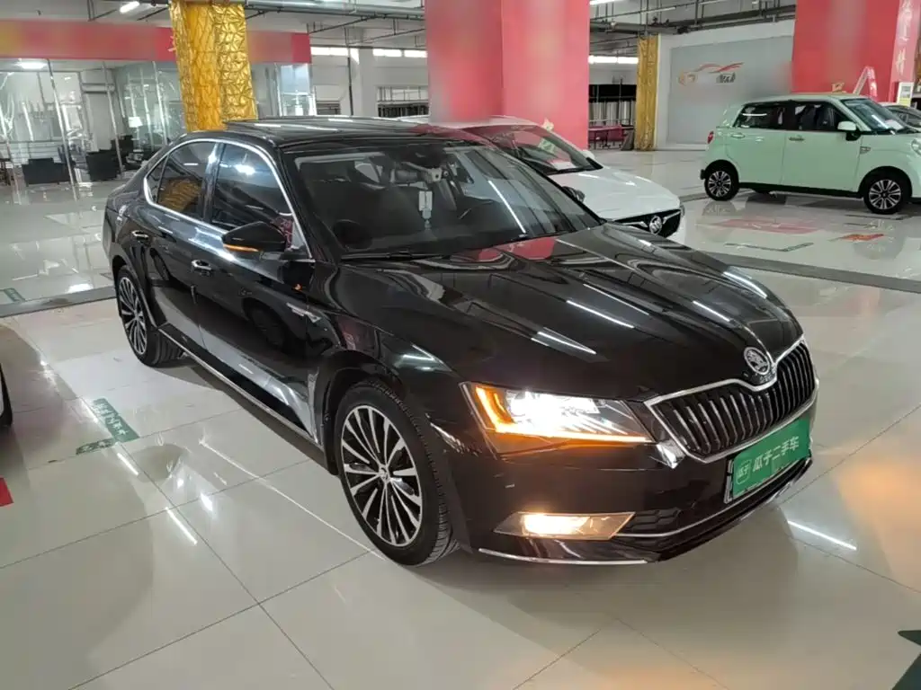 Skoda Superb — фото 3