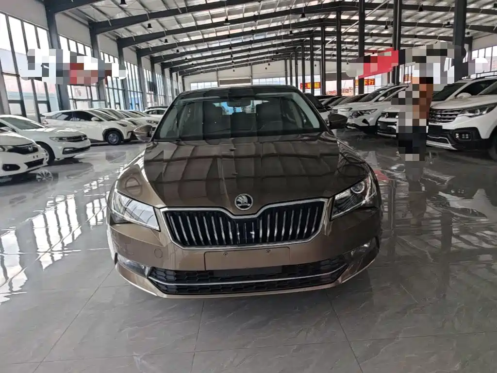 Skoda Superb — фото 2