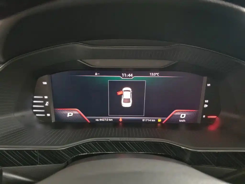 Skoda Superb — фото 11