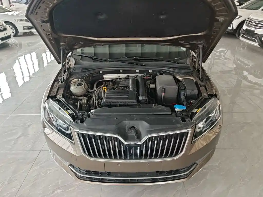 Skoda Superb — фото 19