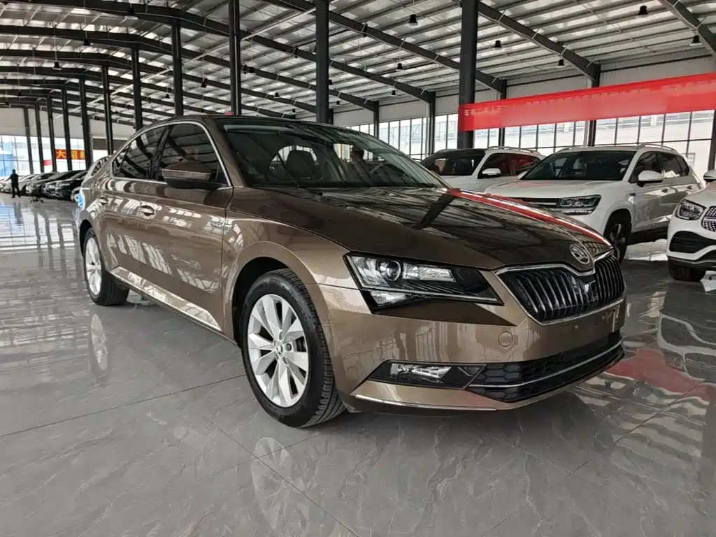 Skoda Superb — фото 3