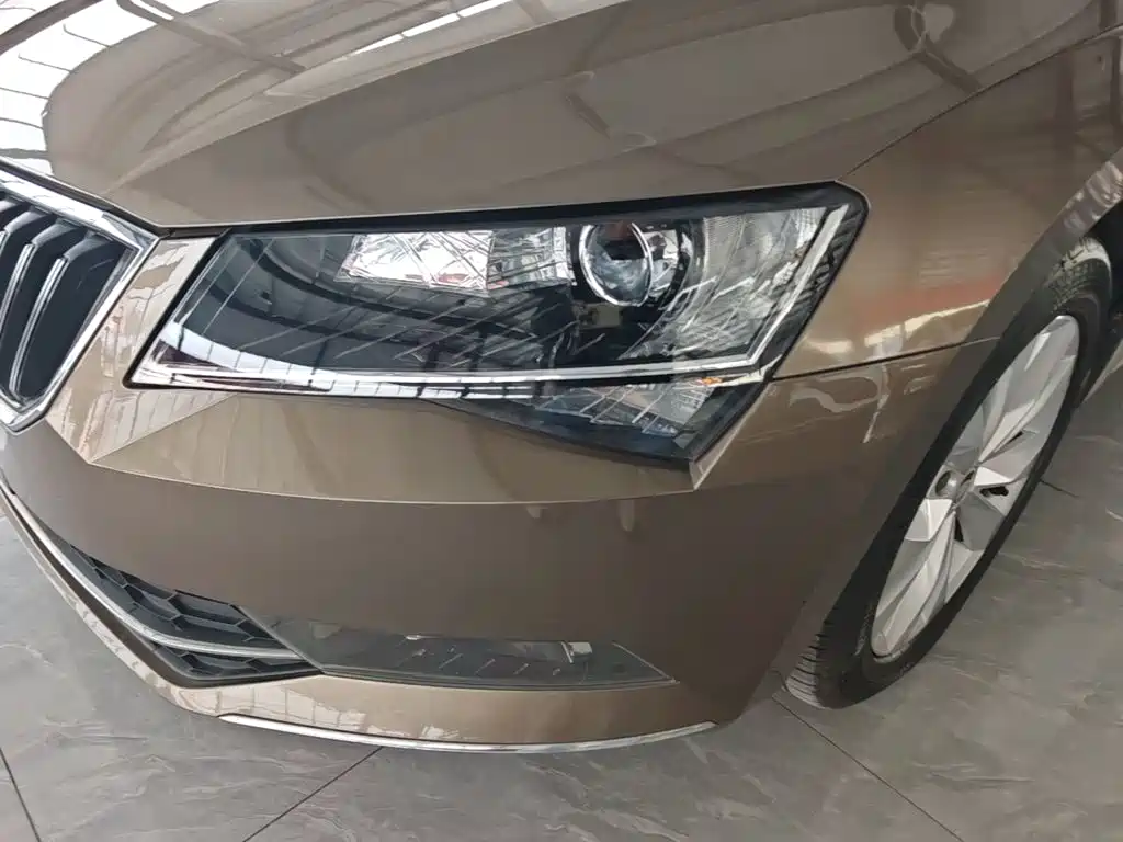 Skoda Superb — фото 23