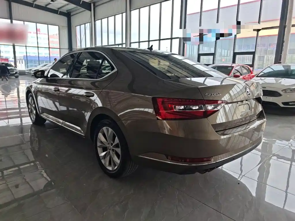 Skoda Superb — фото 4